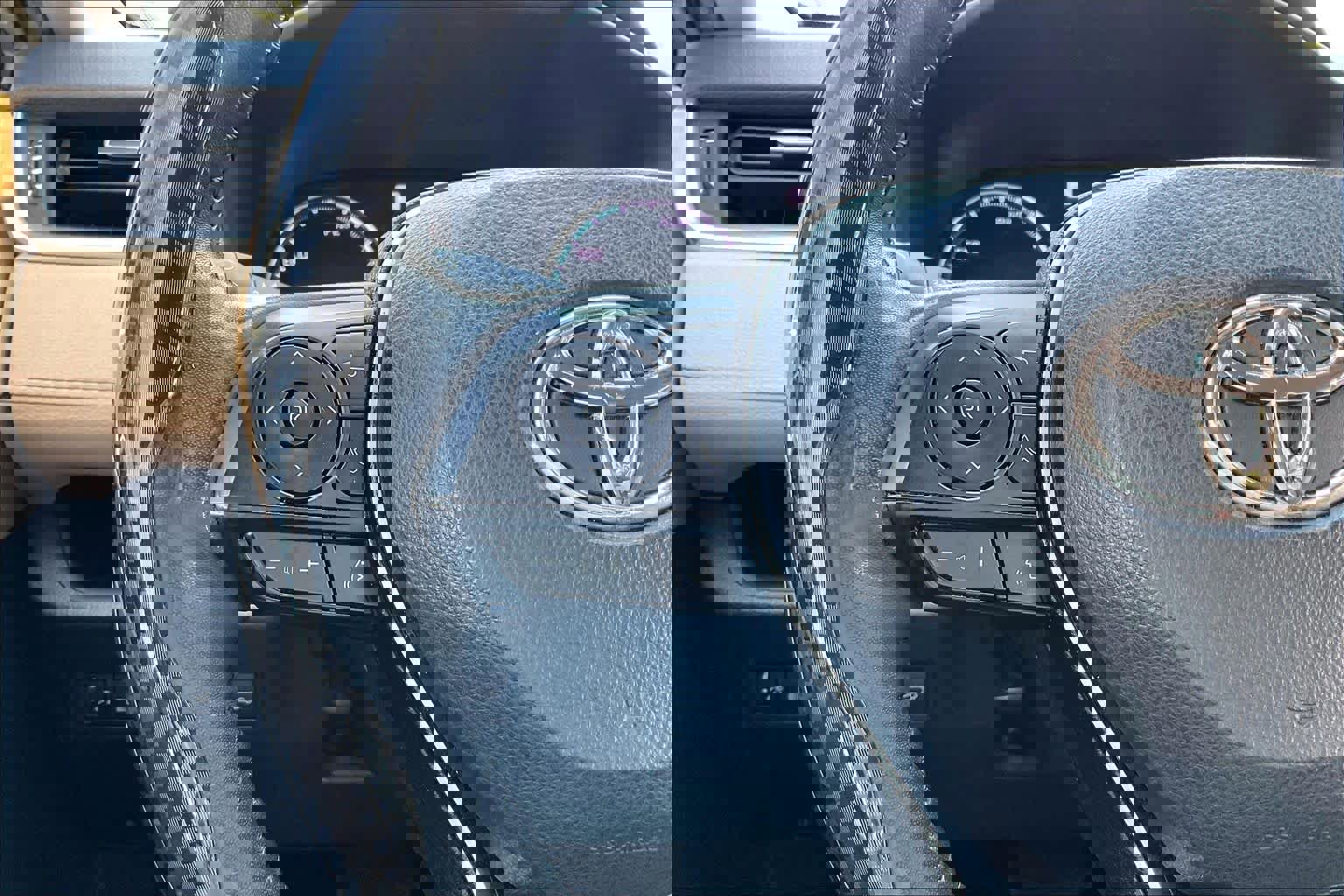 Used 2022 Toyota RAV4 XLE Premium image 18