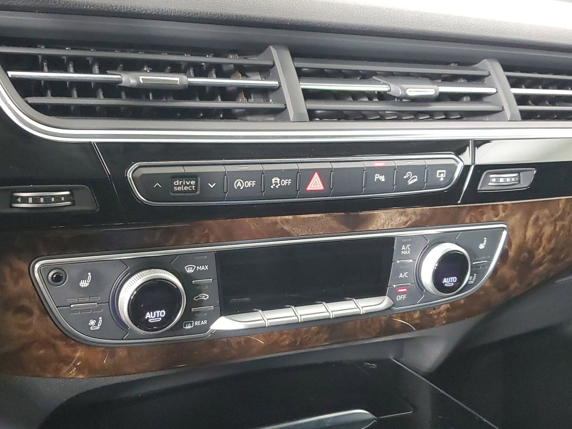 Used 2017 Audi Q7 3.0T Premium Plus image 43