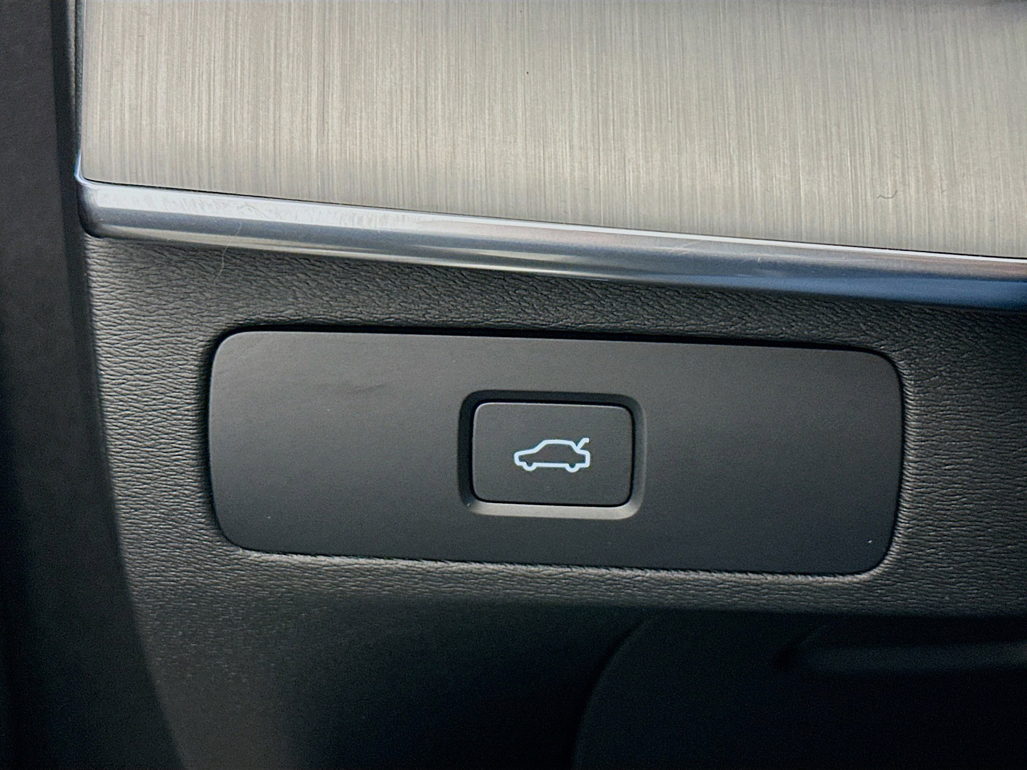 Used 2025 Volvo XC90 B5 Core image 17