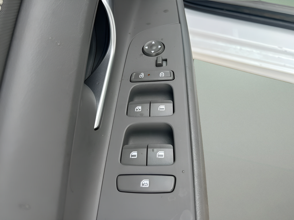Used 2026 Hyundai Elantra Sport FWD image 17