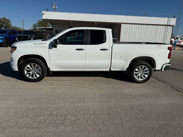 Used 2023 Chevrolet Silverado 1500 Custom image 3