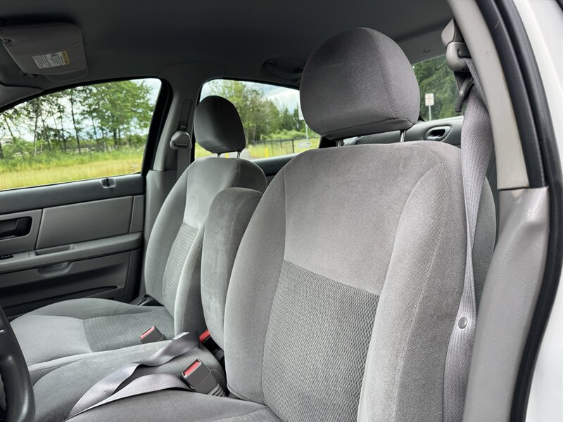 Used 2005 Ford Taurus SE FWD image 12