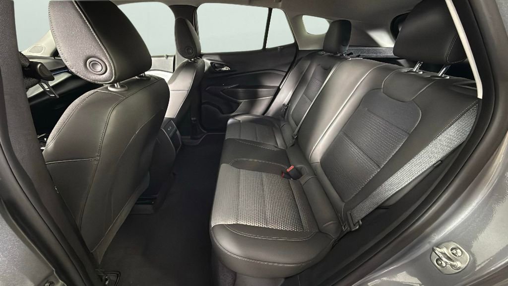 Certified 2024 Chevrolet Trax LT w/ LT Convenience Package image 25