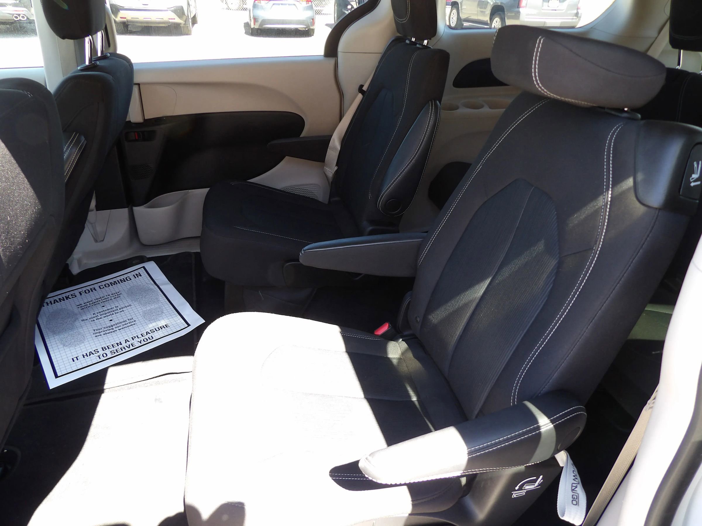 Used 2023 Chrysler Voyager LX image 11