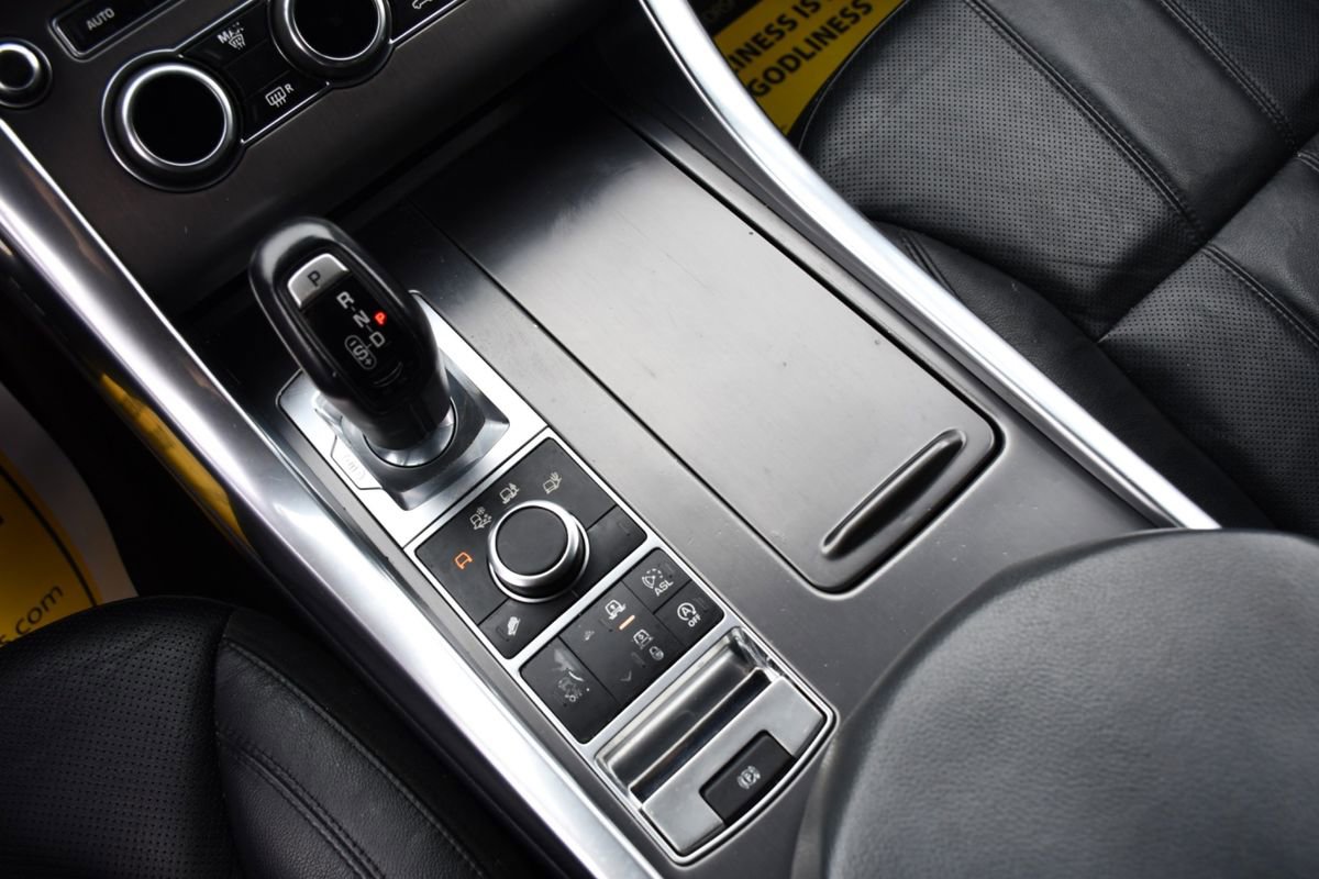 Used 2015 Land Rover Range Rover Sport SE image 13