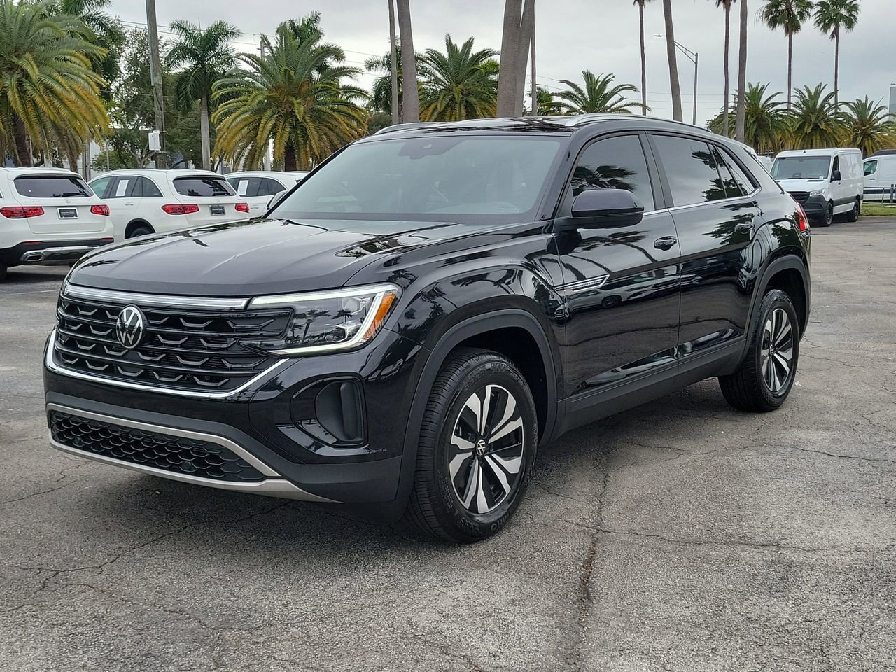 Used 2025 Volkswagen Atlas Cross Sport SE image 3