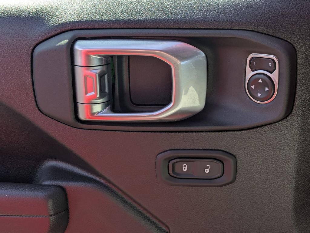 Used 2025 Jeep Wrangler Unlimited Rubicon image 13