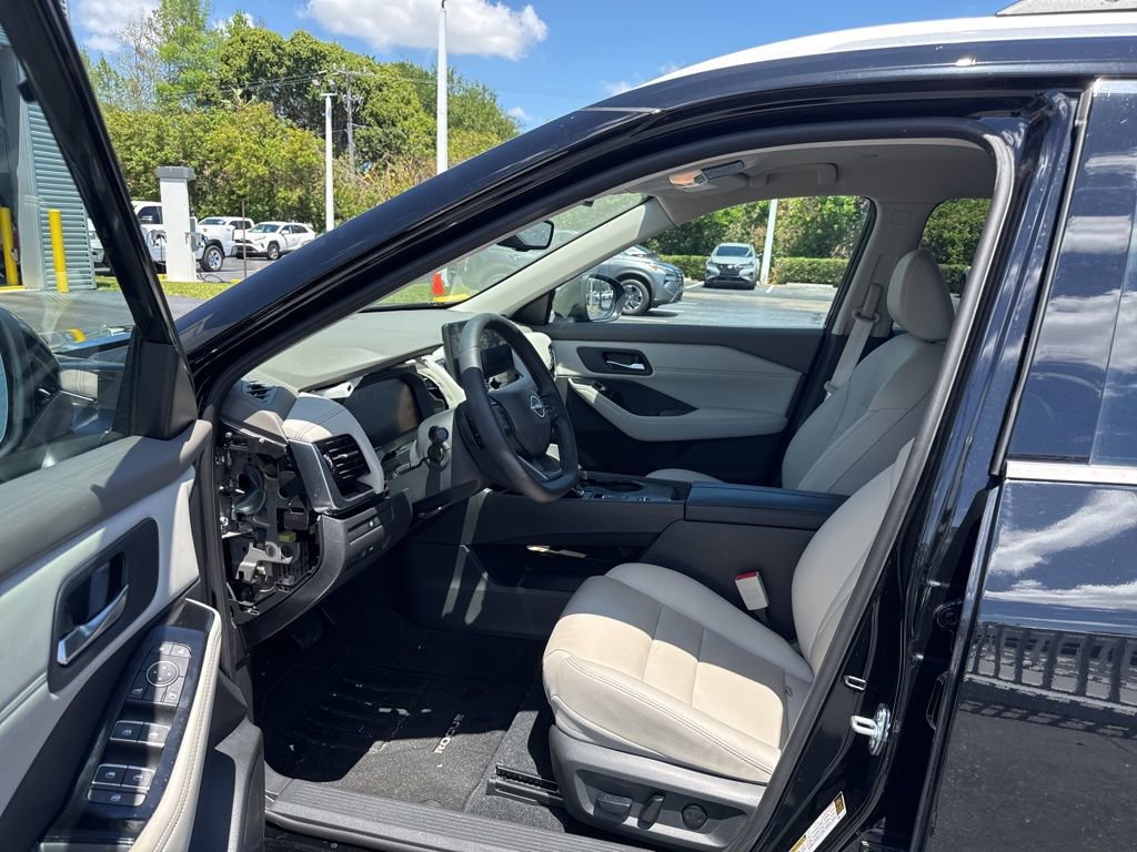 Used 2025 Nissan Rogue SL FWD image 7