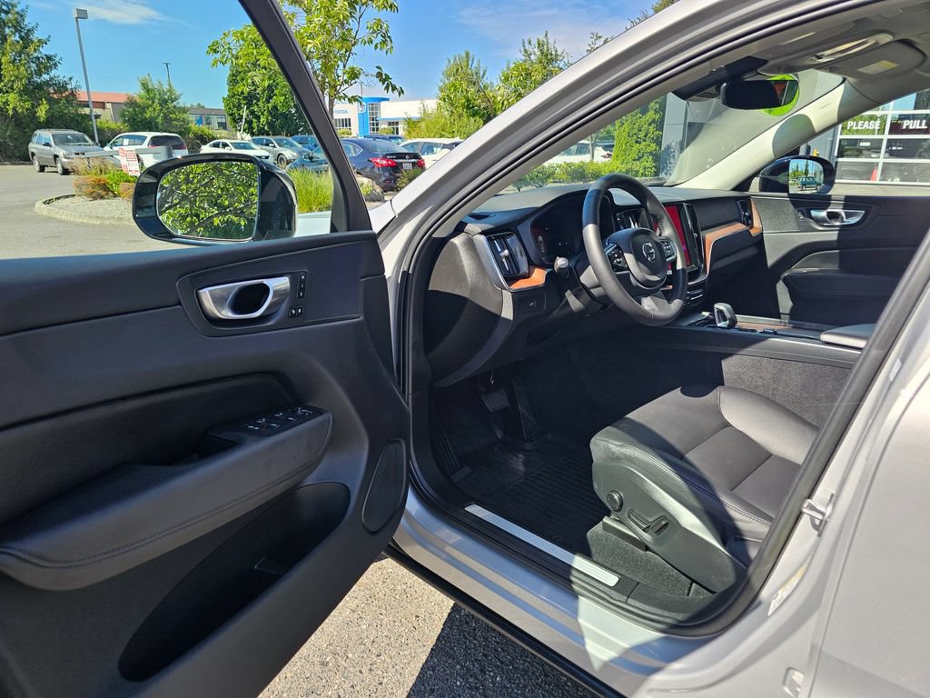 Used 2023 Volvo XC60 B5 Plus w/ Climate Package AWD/4WD image 16