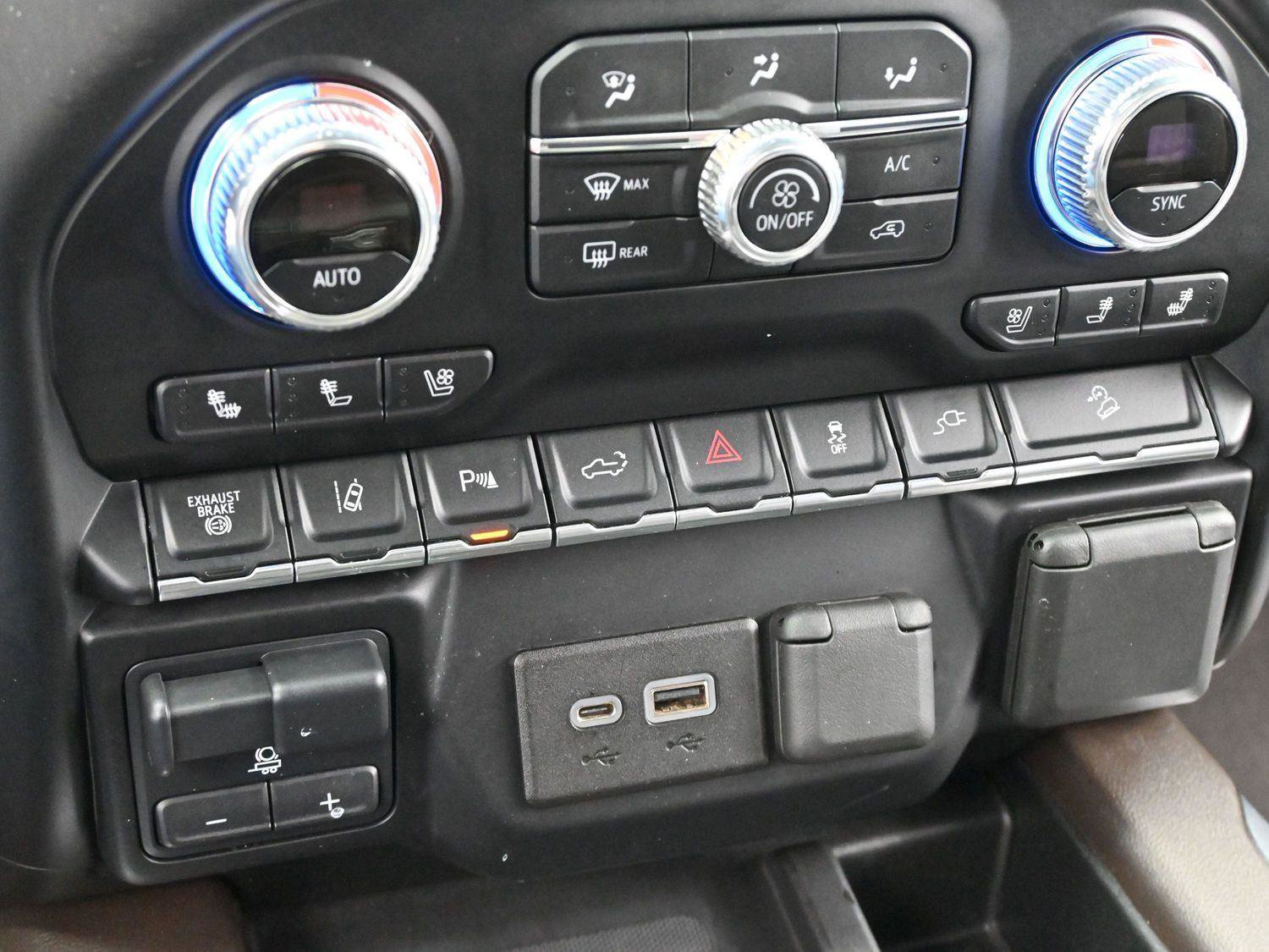 Used 2020 GMC Sierra 2500 Denali w/ Denali Ultimate Package image 24