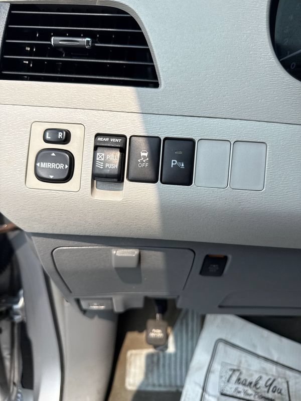 Used 2014 Toyota Sienna XLE AWD/4WD image 19