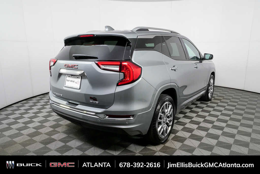 Used 2024 GMC Terrain Denali w/ Denali Premium Package AWD/4WD image 3