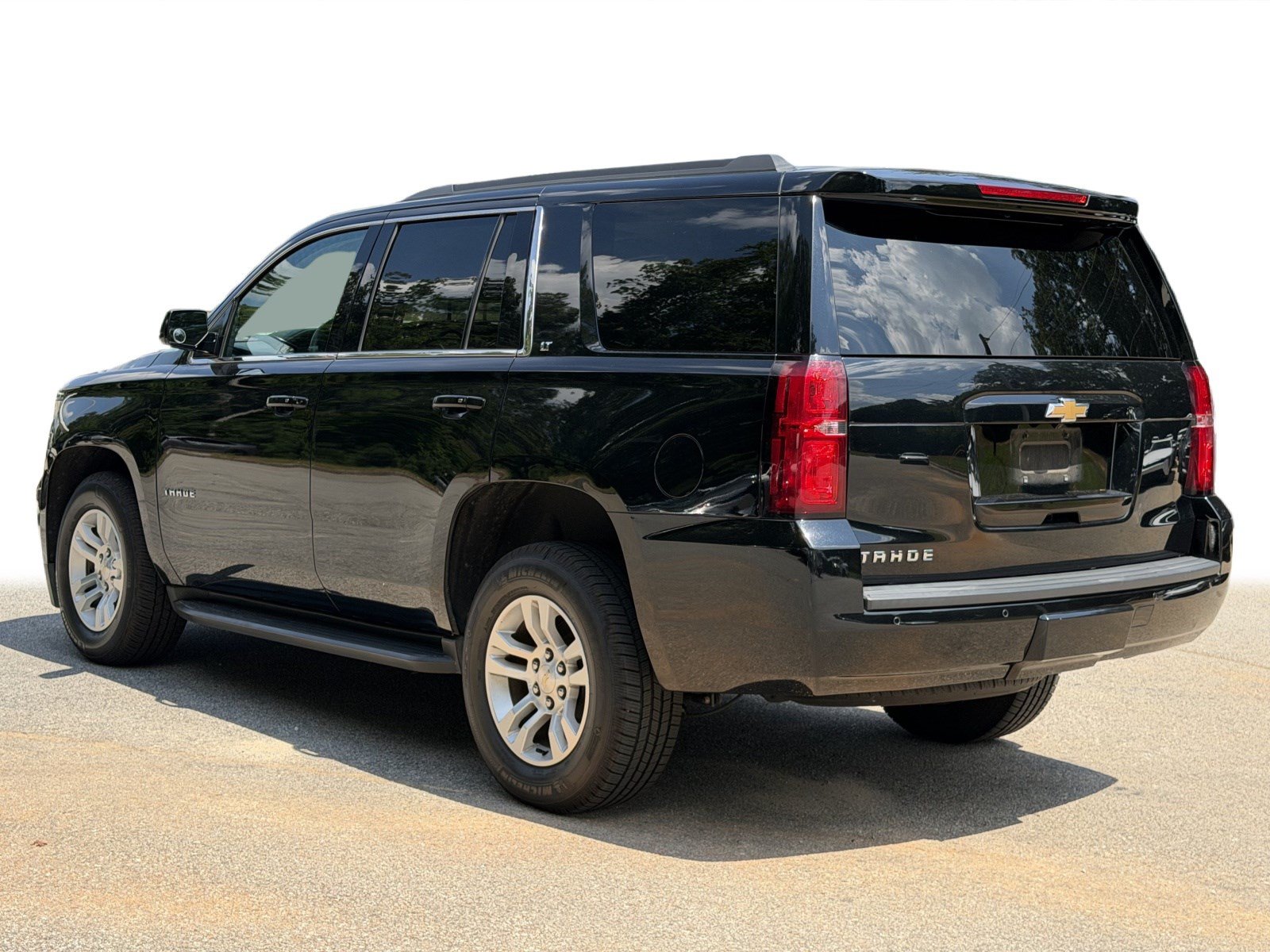 Used 2018 Chevrolet Tahoe LT w/ Luxury Package RWD image 24