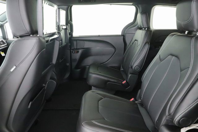 New 2026 Chrysler Pacifica Select image 26