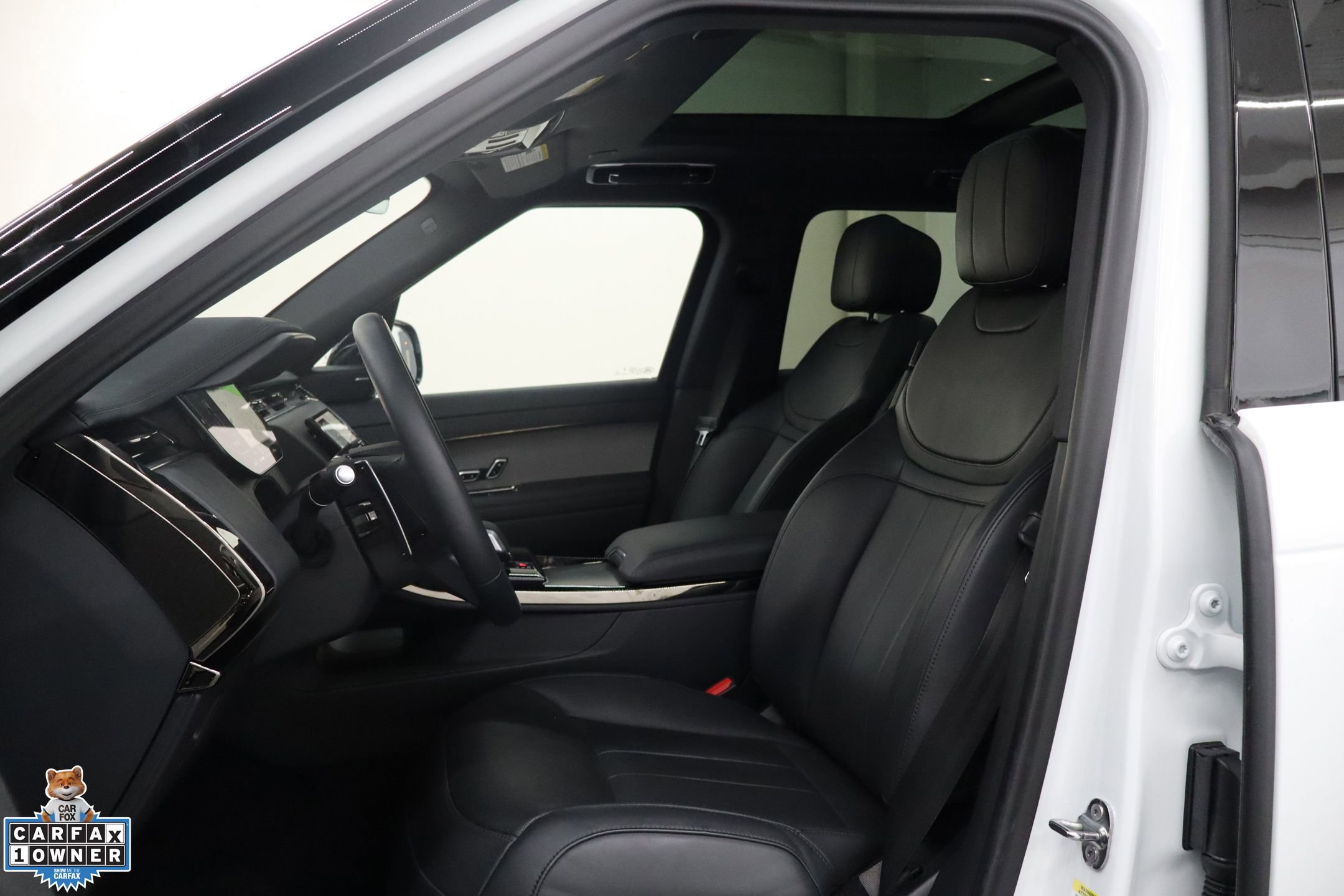 Used 2025 Land Rover Range Rover Sport SE AWD/4WD image 11