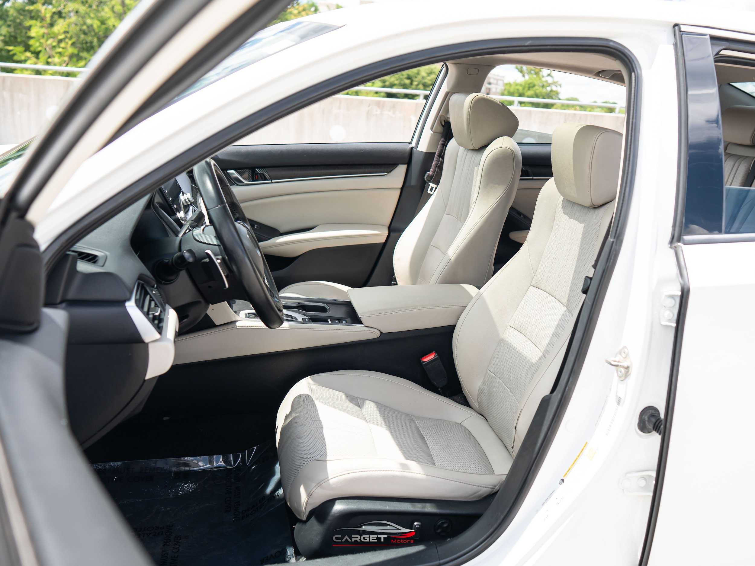 Used 2019 Honda Accord Touring image 14