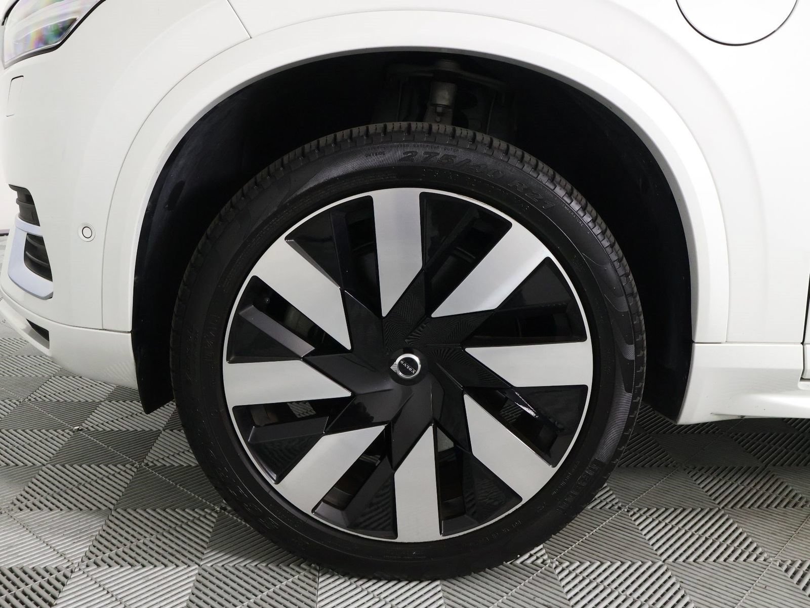 Certified 2023 Volvo XC90 T8 Plus AWD/4WD image 28