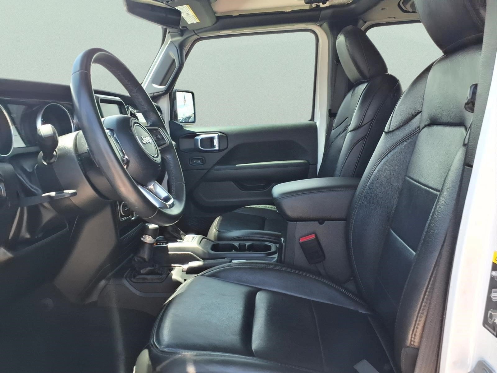 Used 2022 Jeep Wrangler Unlimited Sahara AWD/4WD image 12