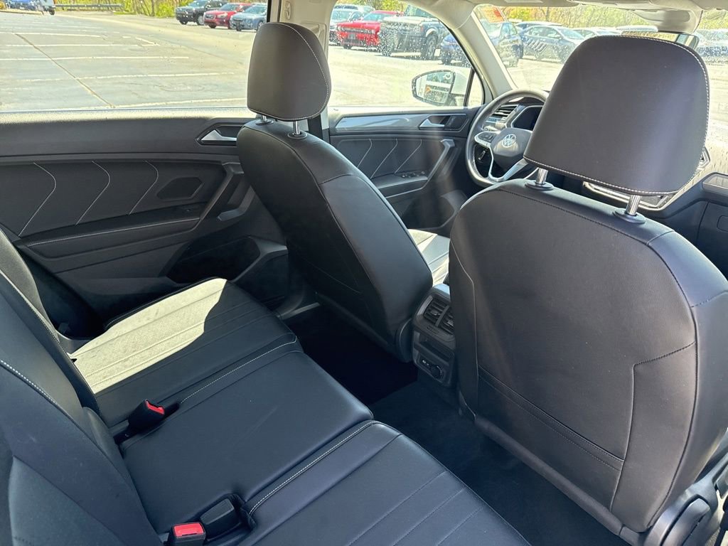 Used 2022 Volkswagen Tiguan SE AWD/4WD image 25