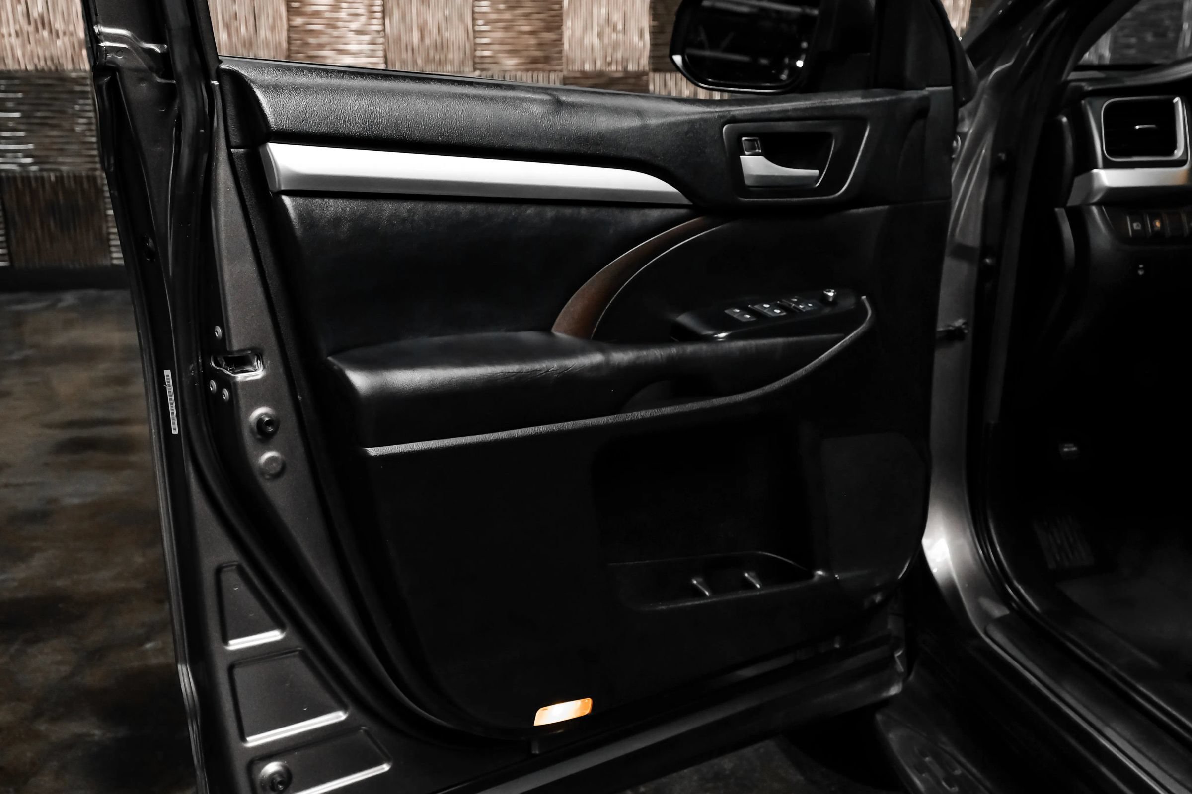 Used 2018 Toyota Highlander XLE FWD image 46