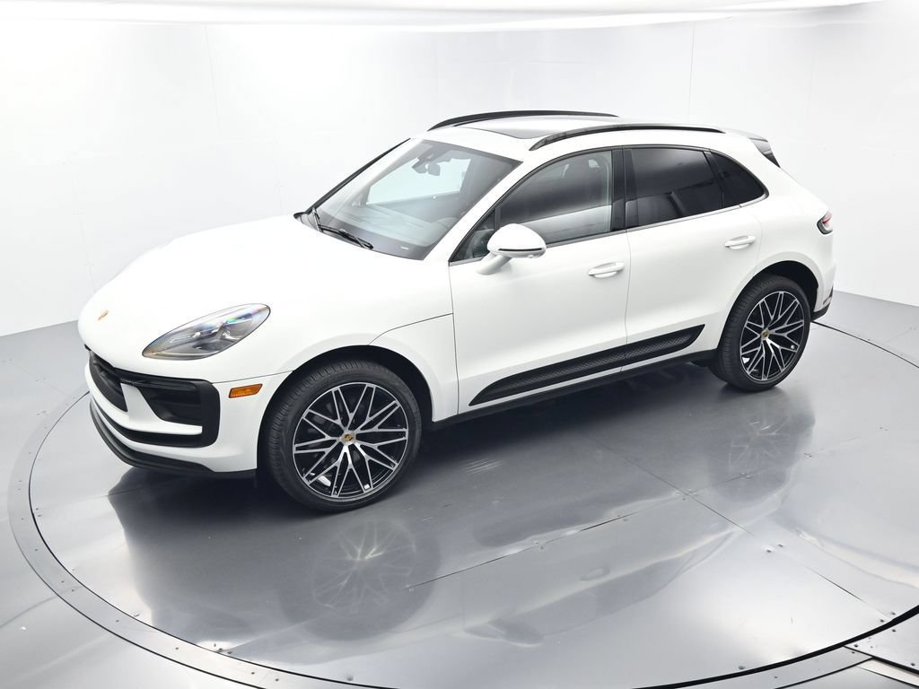 Certified 2026 Porsche Macan AWD/4WD image 33