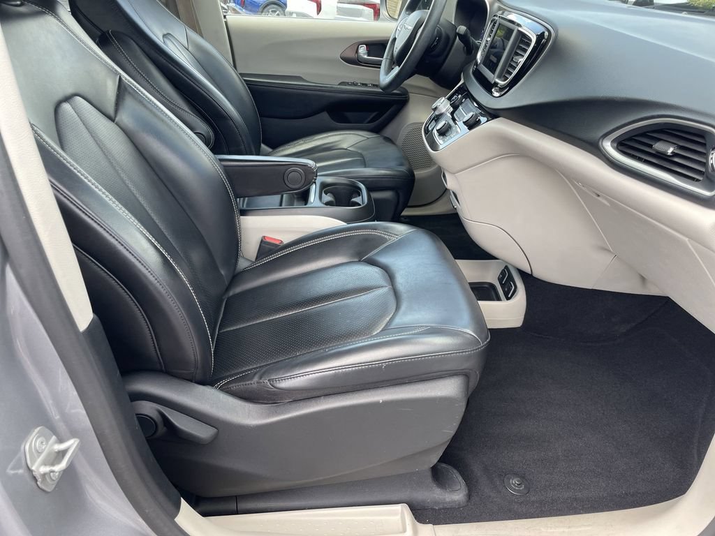 Used 2020 Chrysler Voyager Lxi FWD image 29