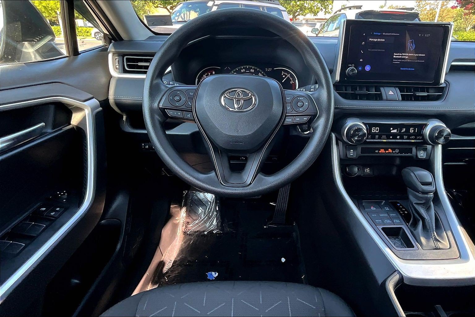 Used 2024 Toyota RAV4 XLE AWD/4WD image 5