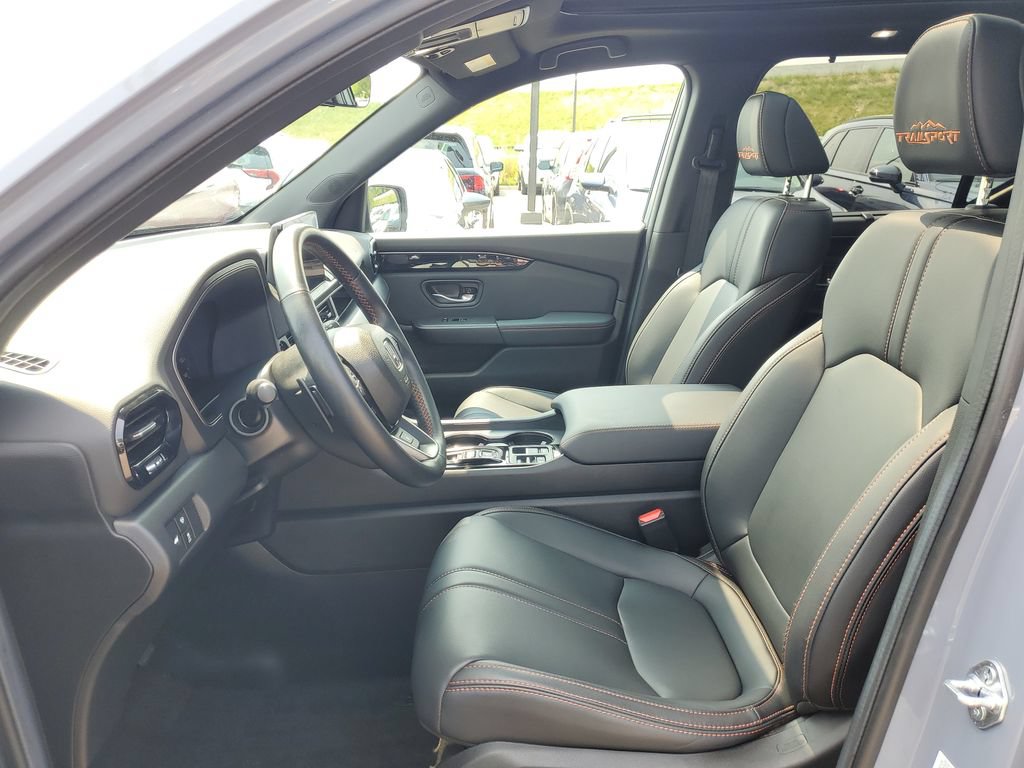 Certified 2025 Honda Pilot TrailSport image 11