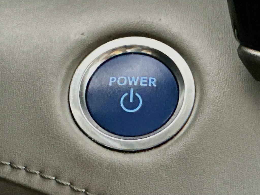 Used 2020 Toyota Highlander LE AWD/4WD image 26