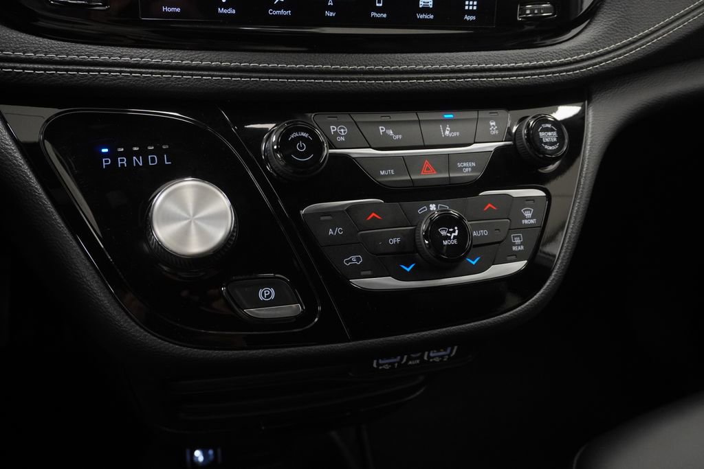 Certified 2024 Chrysler Pacifica Limited FWD image 34