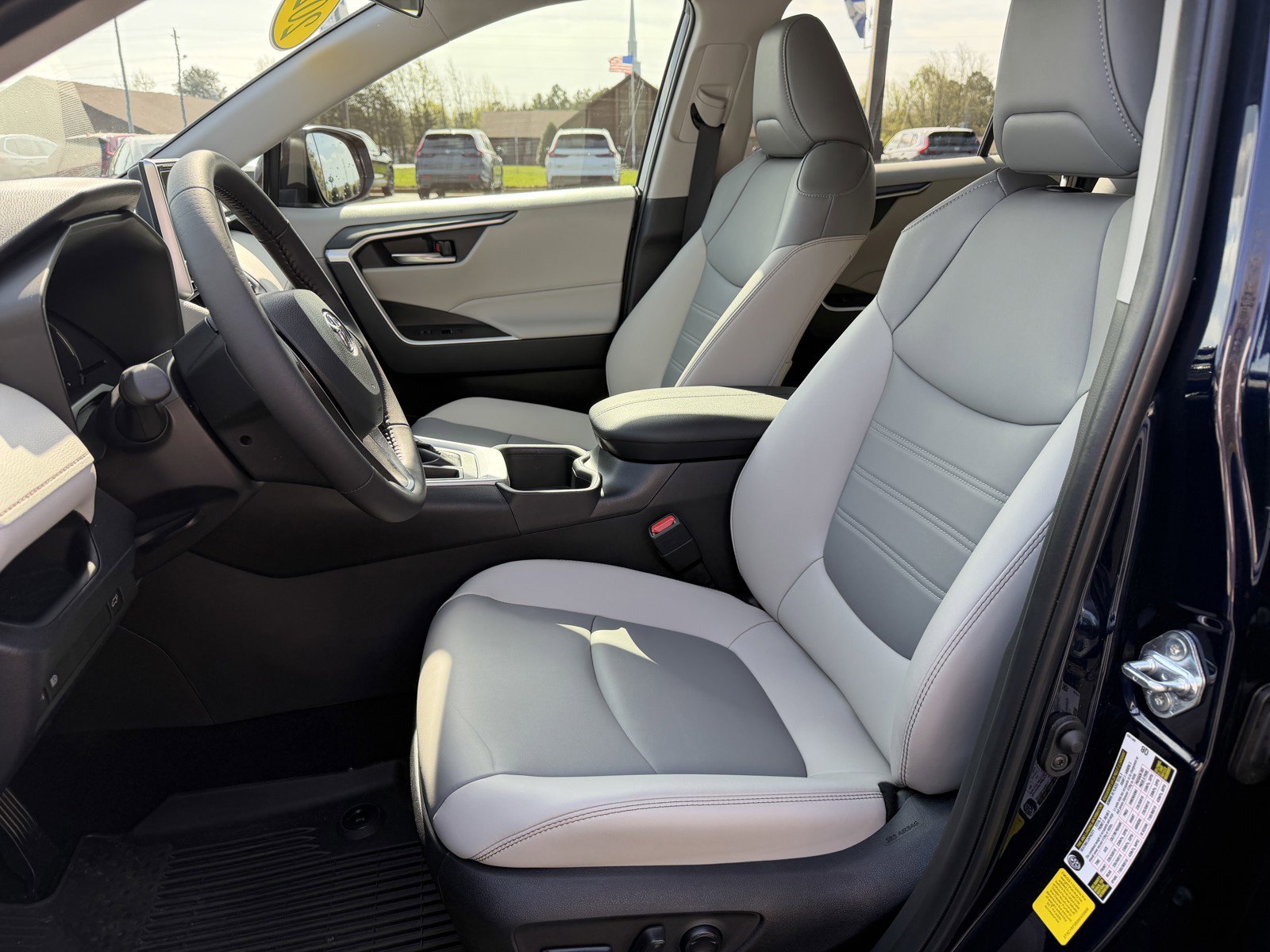 Used 2025 Toyota RAV4 XLE Premium image 18