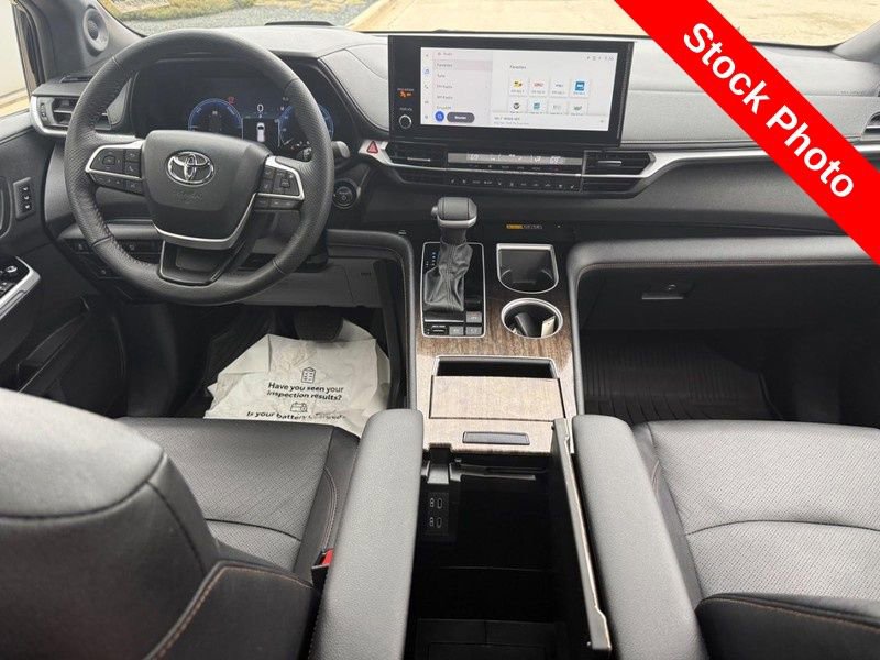 Used 2025 Toyota Sienna Platinum image 14