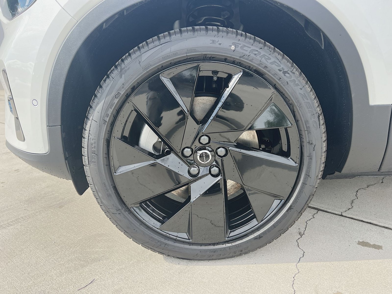 New 2026 Volvo EX40 Ultra AWD/4WD image 12