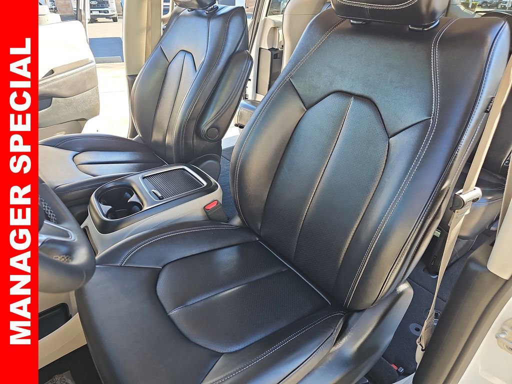 Used 2024 Chrysler Pacifica Touring-L image 16