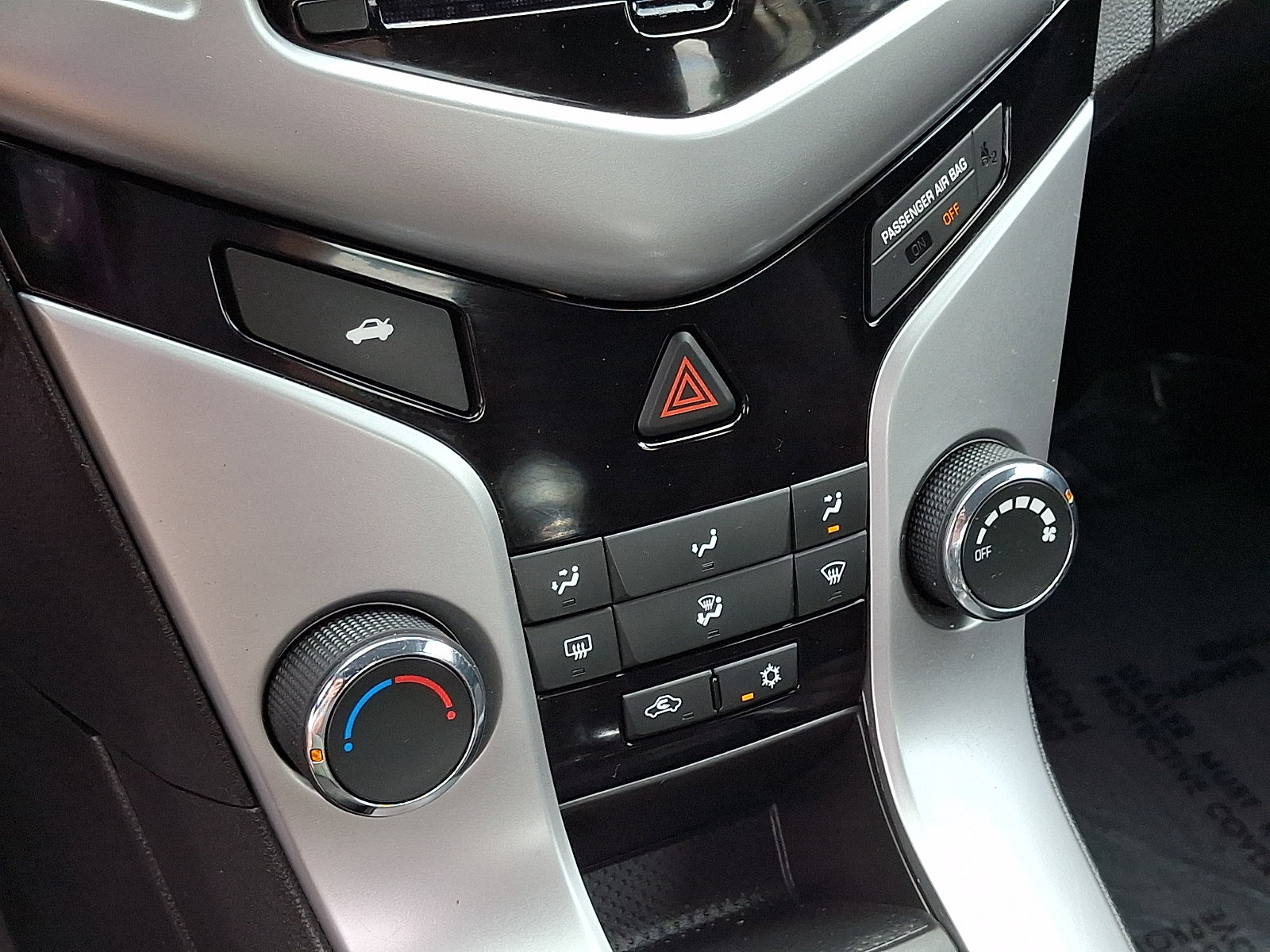 Used 2016 Chevrolet Cruze LT w/ Technology Package FWD image 16
