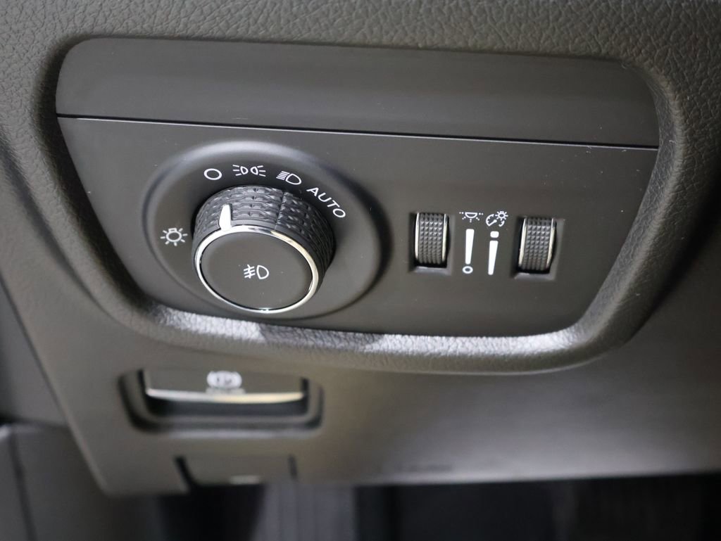 Certified 2022 Jeep Grand Cherokee Overland w/ Luxury Tech Group IV image 34