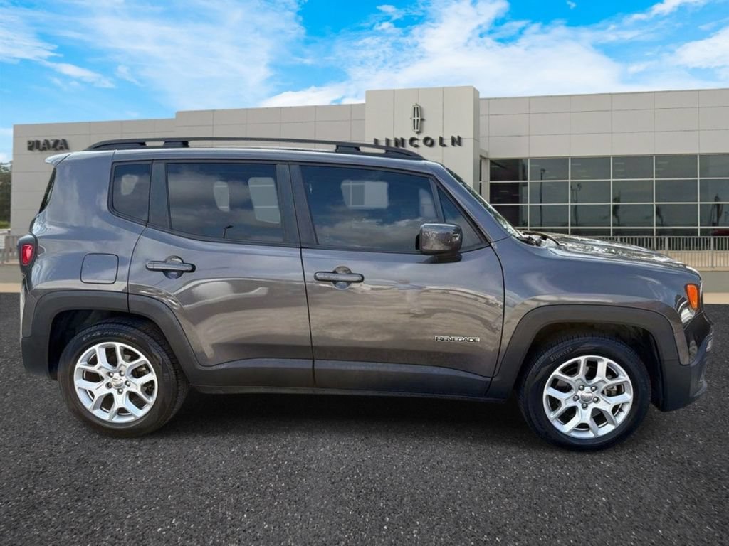 Used 2018 Jeep Renegade Latitude w/ Popular Equipment Group FWD image 2
