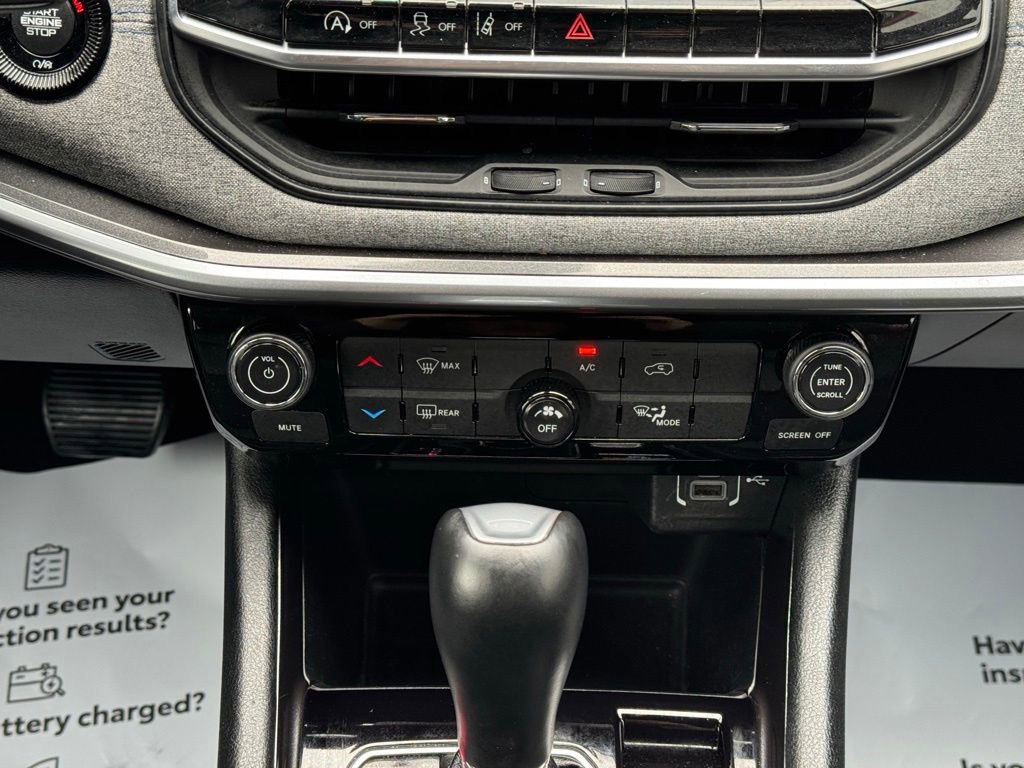 Used 2025 Jeep Compass Latitude image 41