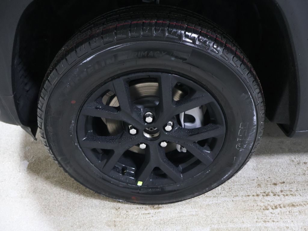 New 2026 Jeep Grand Cherokee Laredo image 8