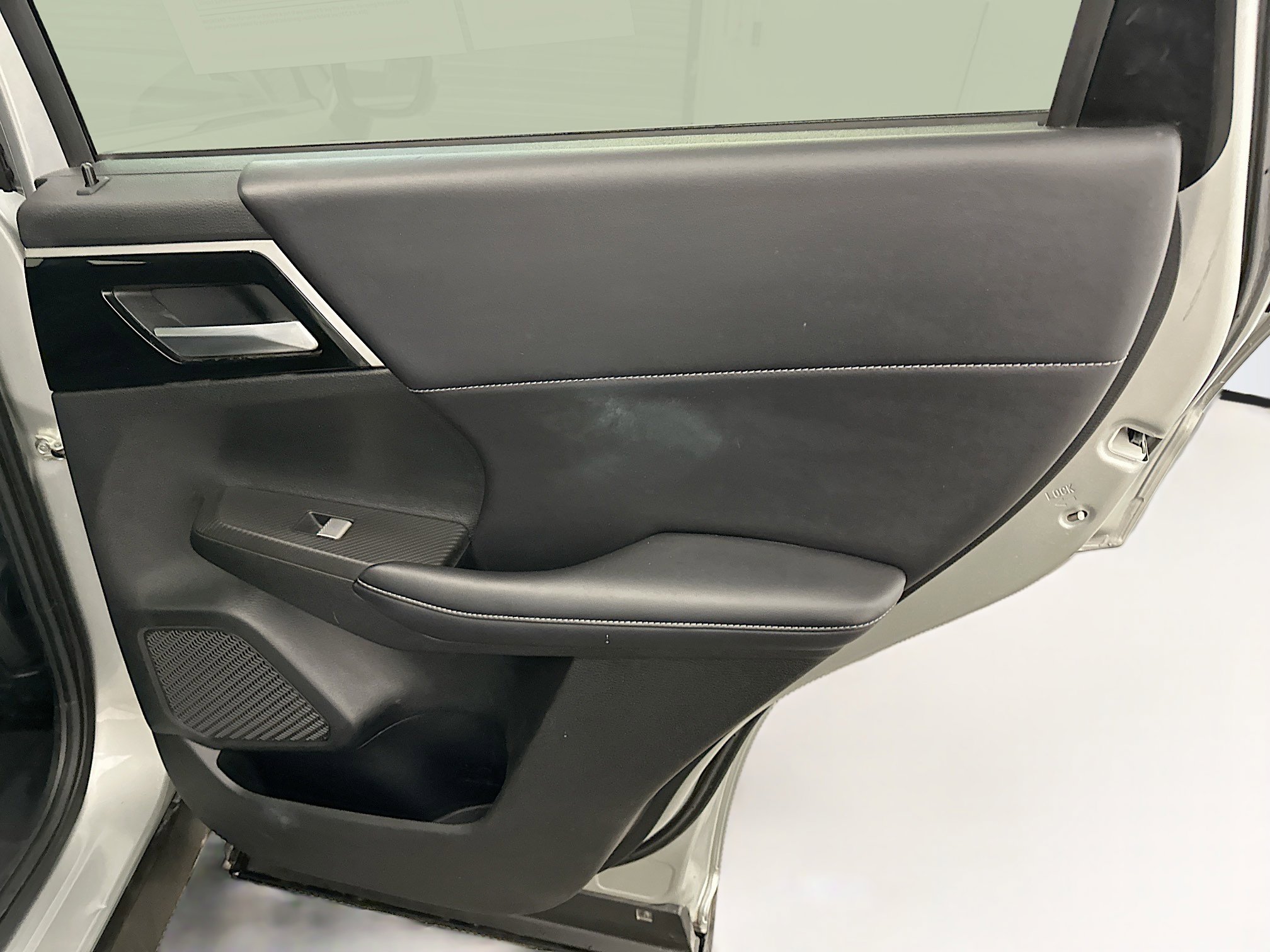 Used 2024 Mitsubishi Outlander SE Black Edition image 33