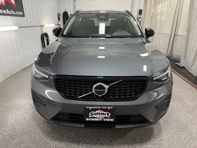 Used 2026 Volvo XC40 B5 Core AWD/4WD image 2