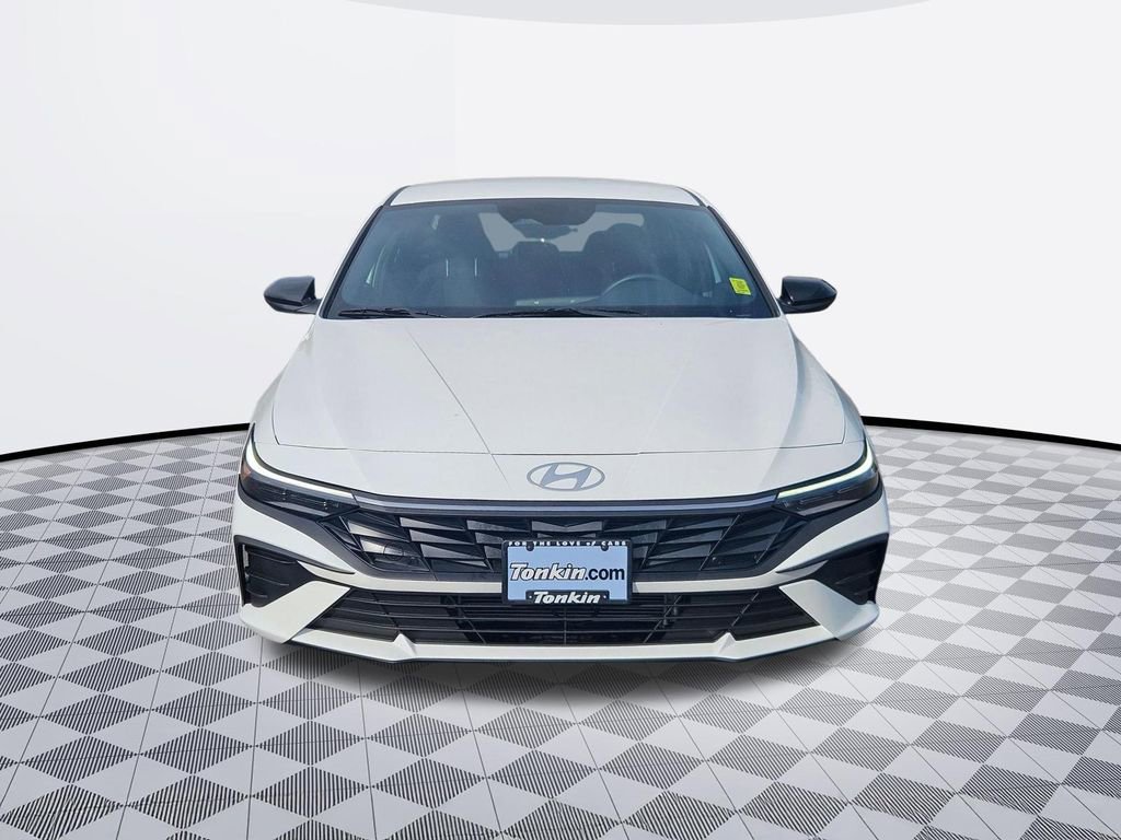 Certified 2025 Hyundai Elantra SEL image 9