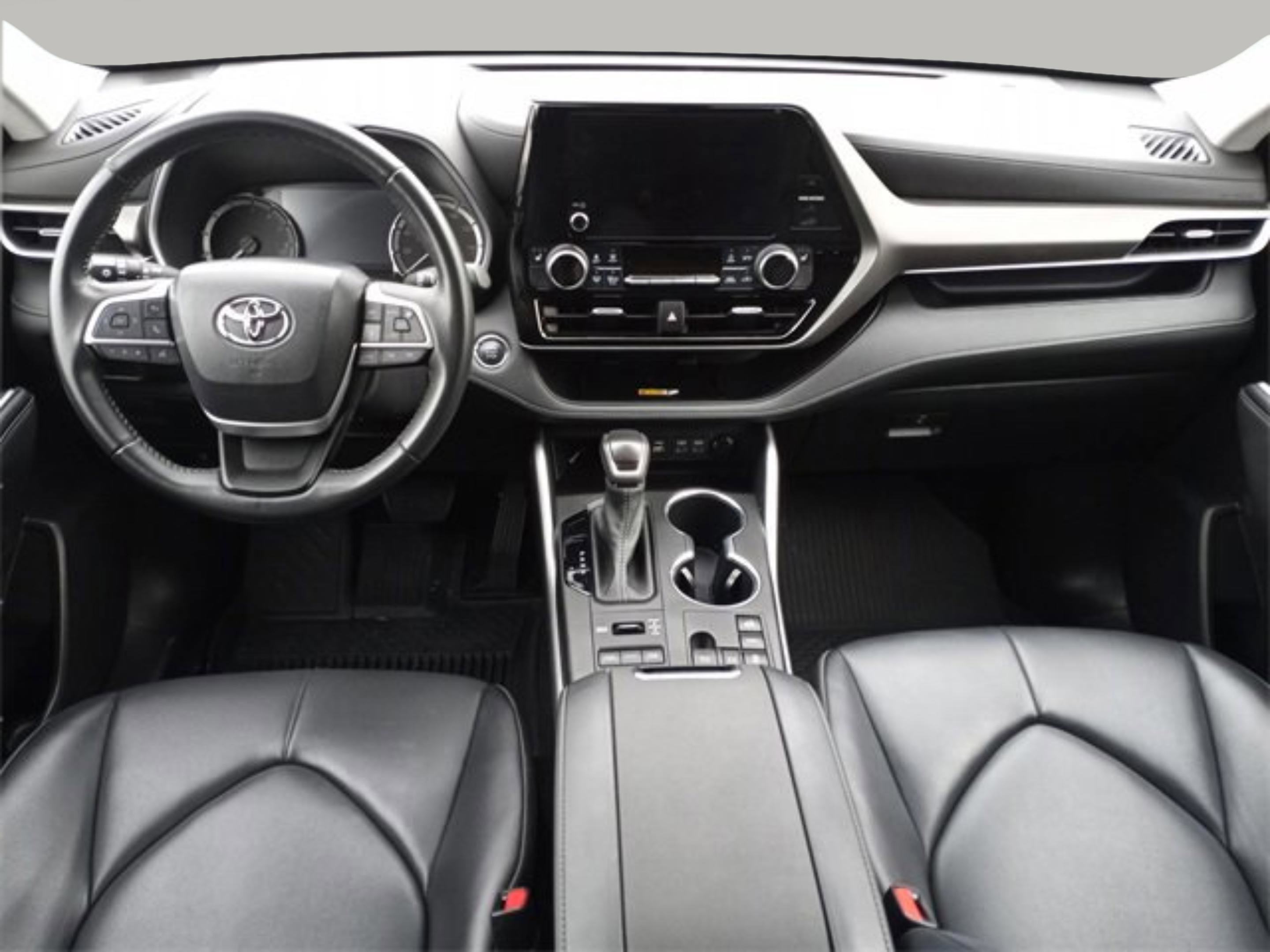 Used 2023 Toyota Highlander XLE AWD/4WD image 10