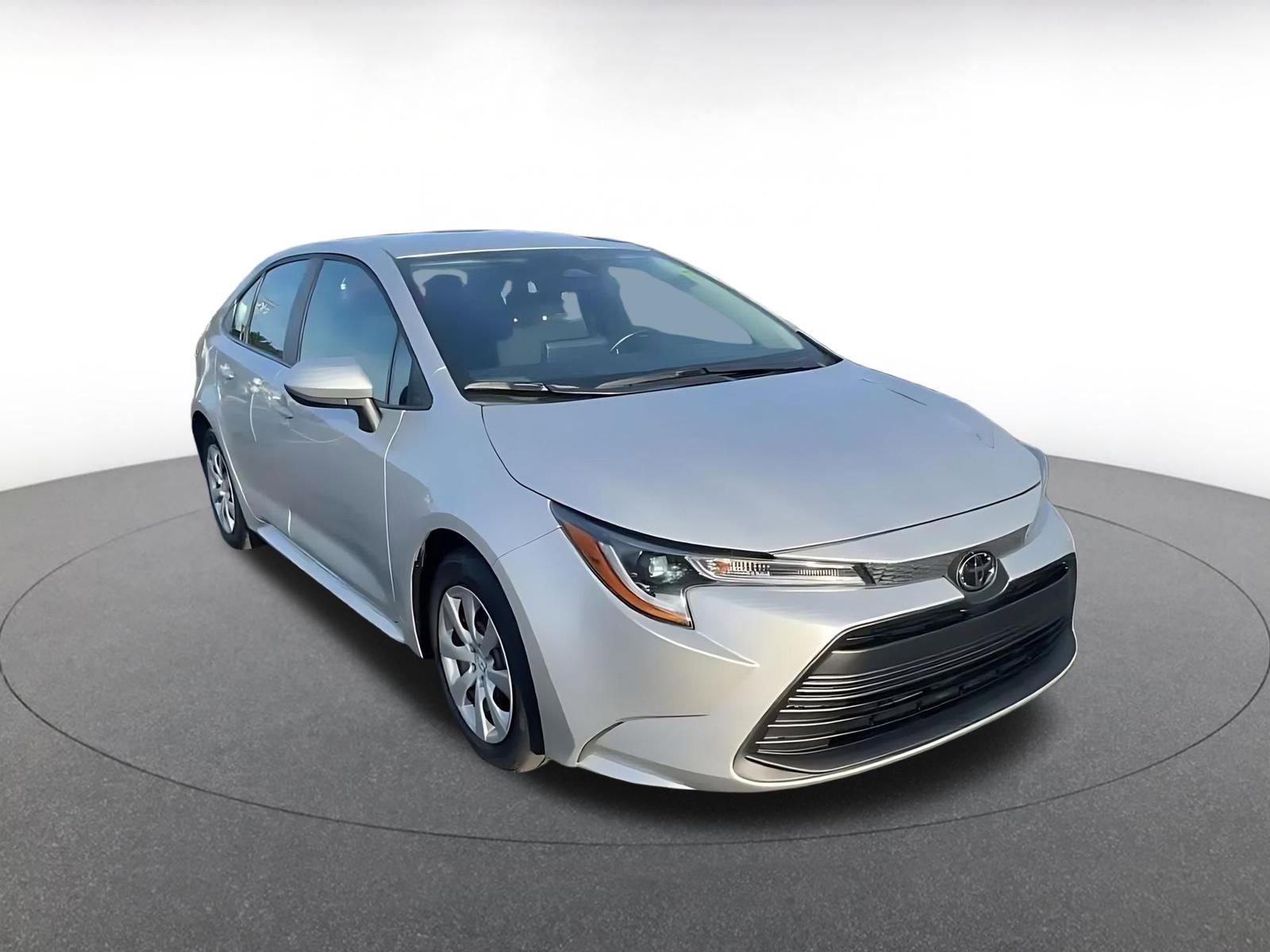 Used 2025 Toyota Corolla LE image 3