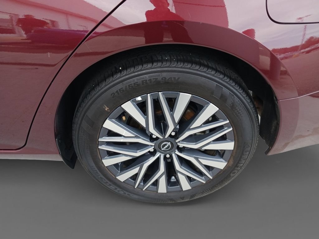 Used 2024 Nissan Altima 2.5 SV w/ SV Premium Package FWD image 8
