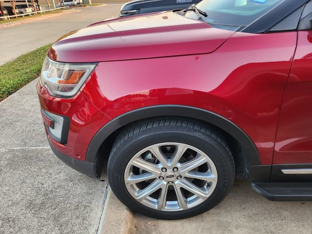 Used 2017 Ford Explorer Limited w/ Equipment Group 301A AWD/4WD image 7