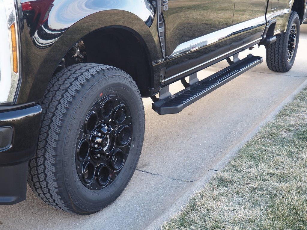 New 2026 Ford F350 Lariat w/ Black Appearance Package image 10