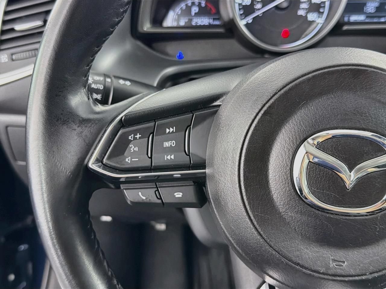 Used 2018 MAZDA MAZDA3 Touring FWD image 45