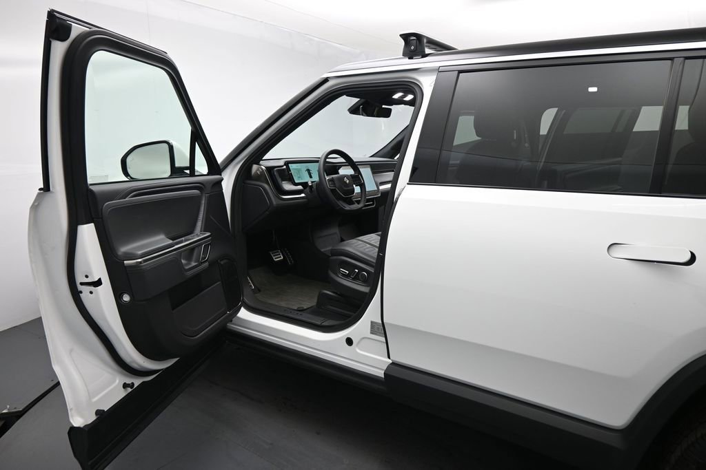 Used 2024 Rivian R1S Adventure AWD/4WD image 8