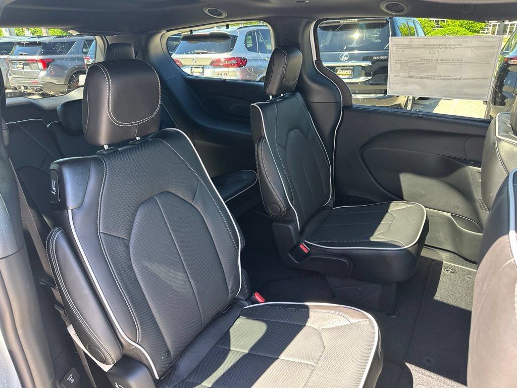 New 2027 Chrysler Pacifica Limited FWD image 17